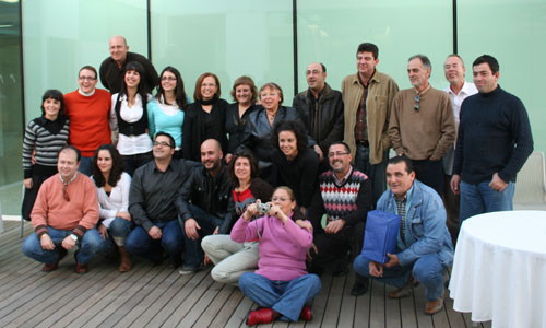 Foto de familia de los representantes de la prensa local presentes en el acto